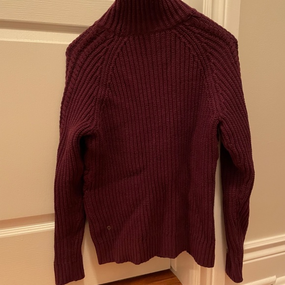Lululemon bring the cozy turtleneck - Picture 2 of 5